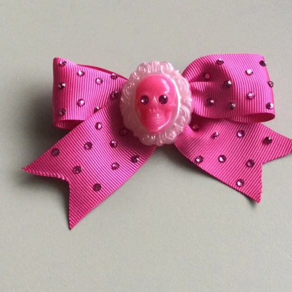 Tarina Tarantino Pink Skull Swarovski Crystal Bow Hair Clip - Picture 2 of 7